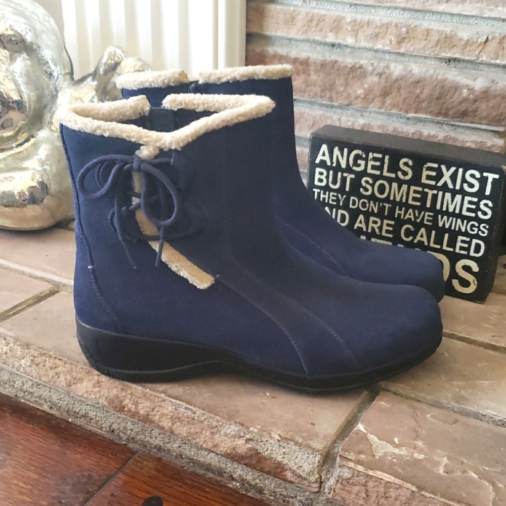 New Clark Bendables Angie Madi Blue Suede Booties Size 9